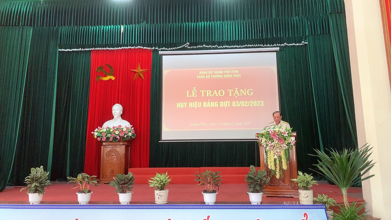 Đ/c Nguyễn Đình Cung - Đảng viên được Trao tặng Huy hiệu Đảng - phát biểu trại buổi Lễ